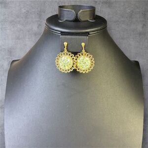 288. Nephrite‎ Jade Chip Clip-On Earrings Gold Tone